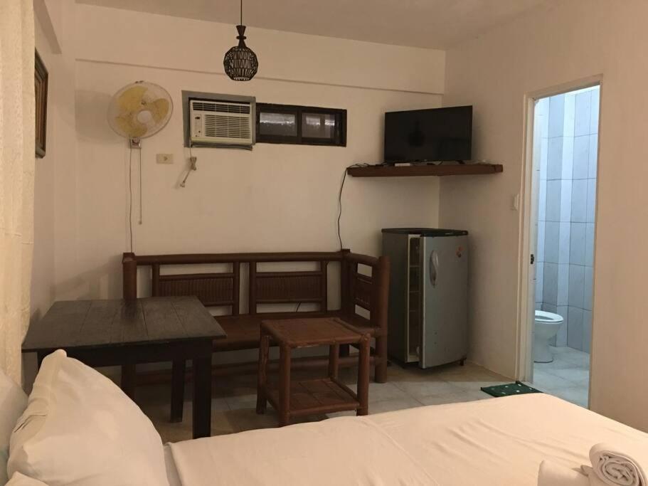 Boracay Front Station 3 Unit A17 Apartment *